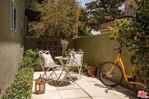 $1,275,000 | 1201 South Orange Grove Boulevard, Pasadena, CA 91105