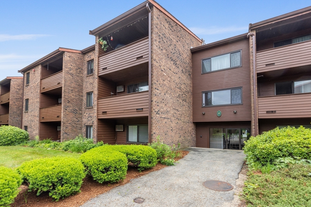 9 Davis Road, Unit C1 Acton, MA 01720 - Photo 6 of 20 a front view of a building with plants