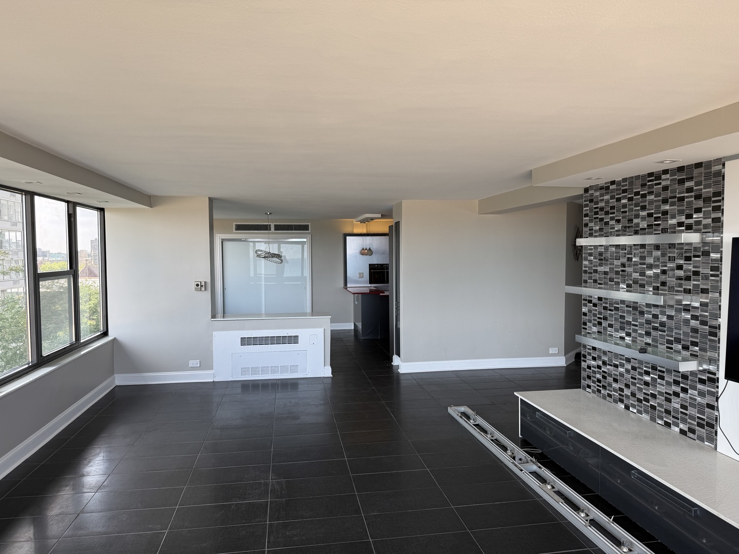 5801 North Sheridan Road, Unit 7D Chicago, IL 60660 - Photo 8 of 34 Gallery Image 8
