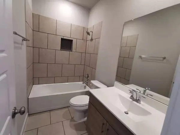 $1,950 | 118 Dedina Drive, Georgetown, TX 78626