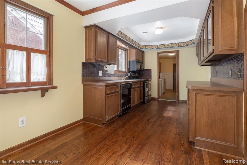 1769 Hampton Road Grosse Pointe Woods, MI 48236 - Photo 12 of 27