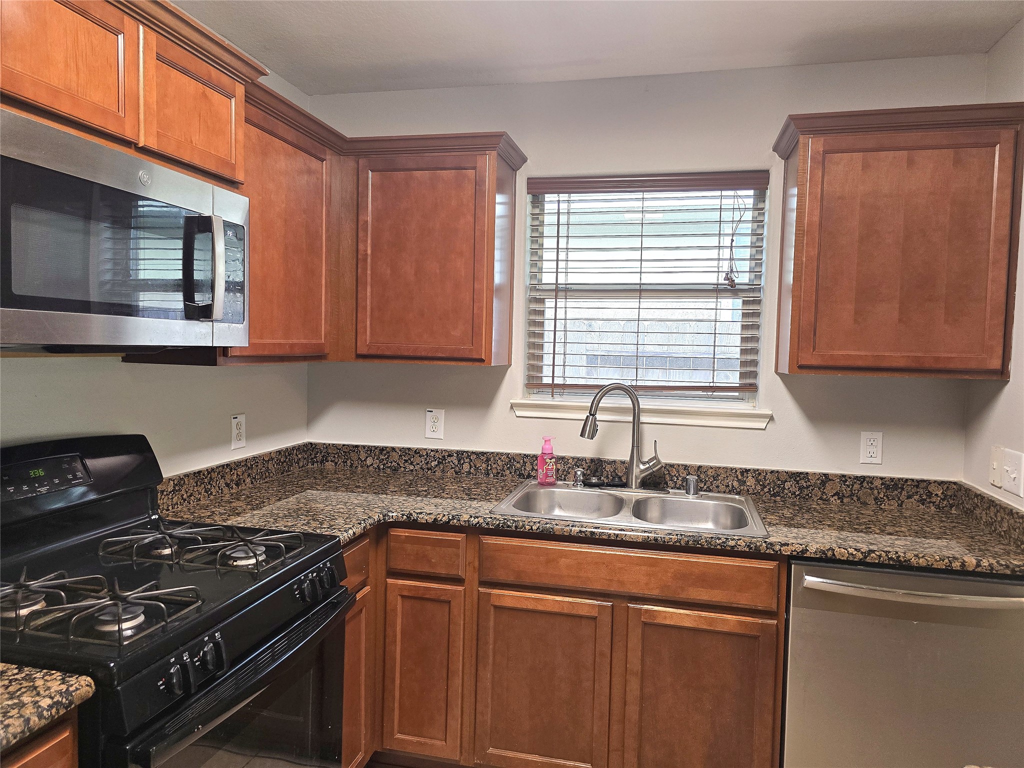 10320 Stone Gate Drive Conroe, TX 77385 - Photo 9 of 31
