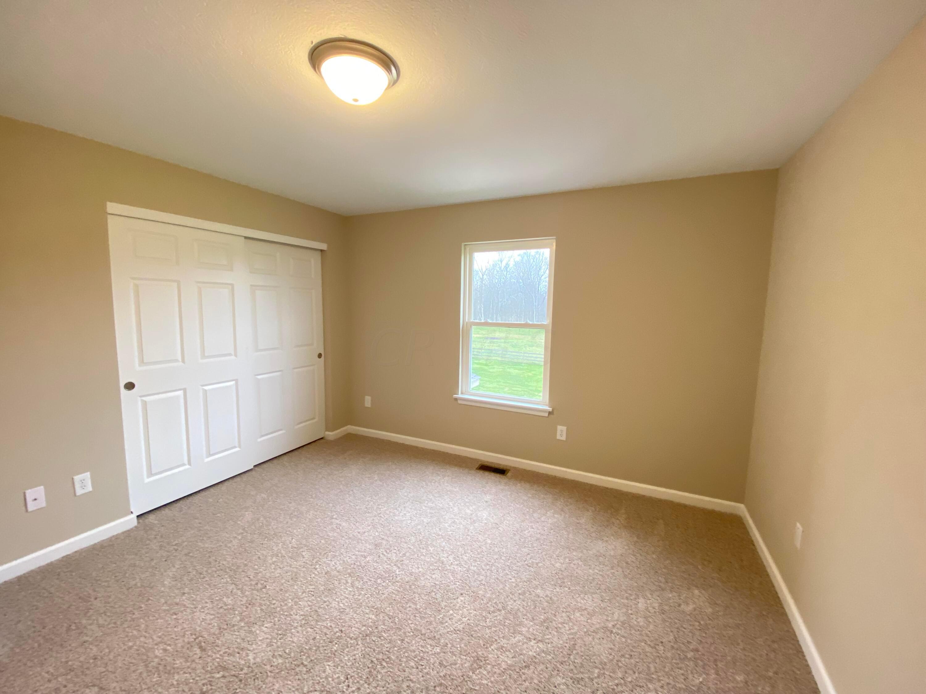 8012 Panhandle Road Southeast Newark, OH 43056 - Photo 23 of 47 Bedroom 3