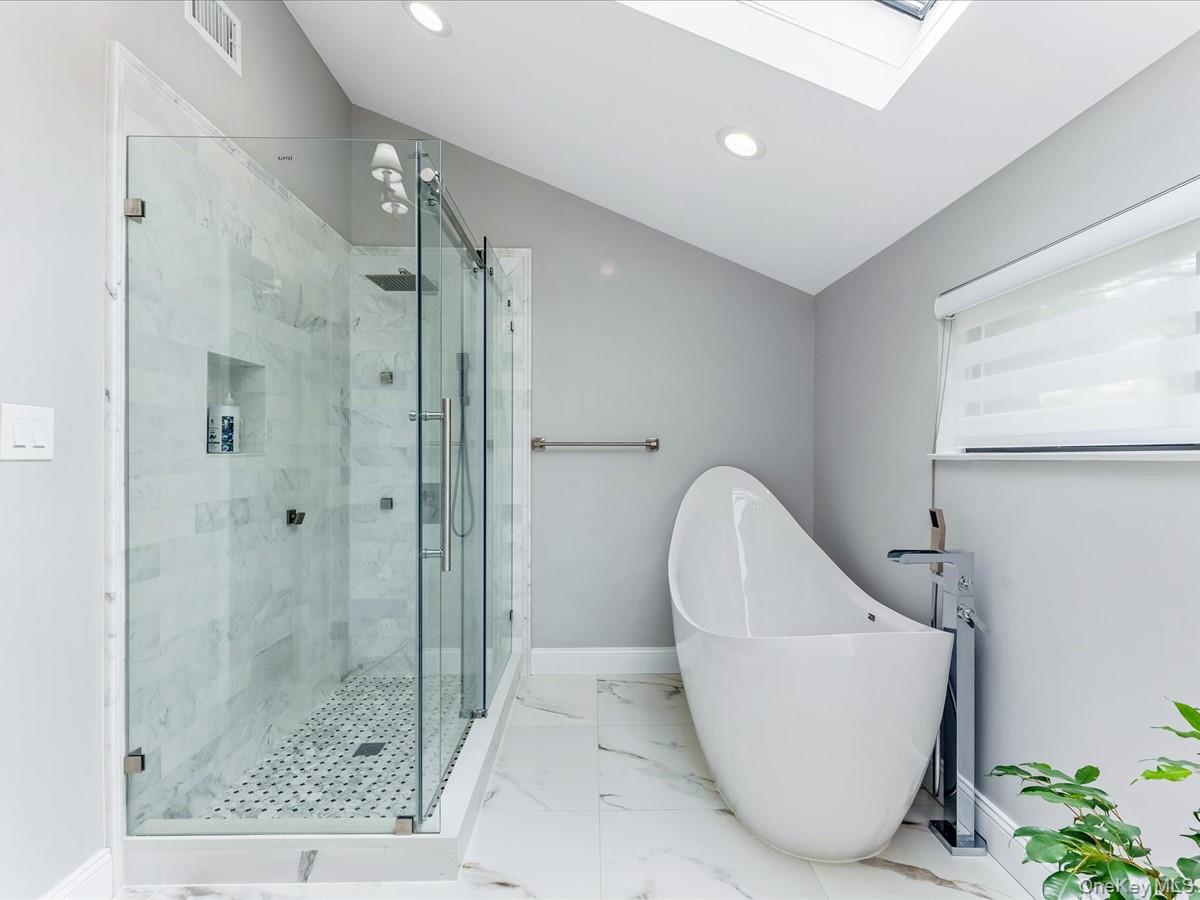 54 Harvard Road, Unit 54 Manhasset, NY 11030 - Photo 27 of 48 a bathroom with a bathtub and shower