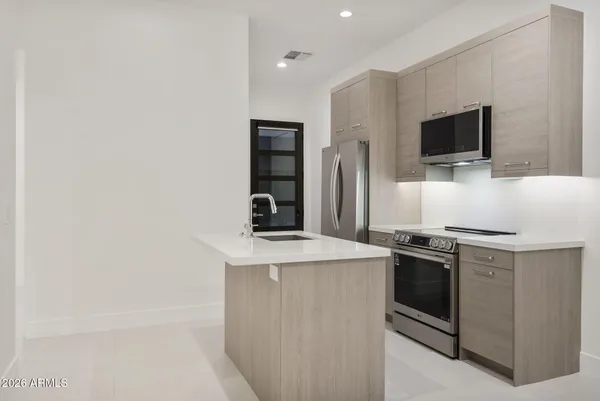 $2,400,000 | 3035 East Coolidge Street, Phoenix, AZ 85016