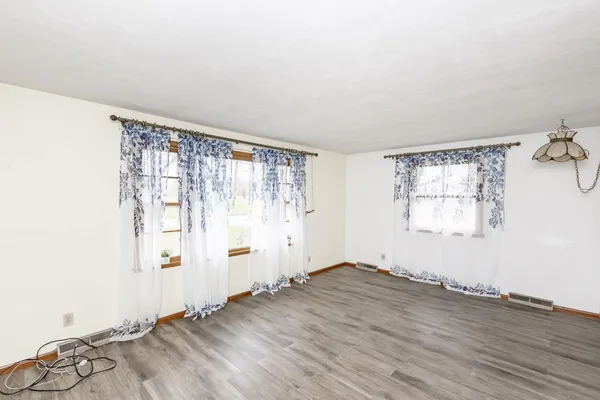 $235,000 | 618 4th Street South, Casselton, ND 58012