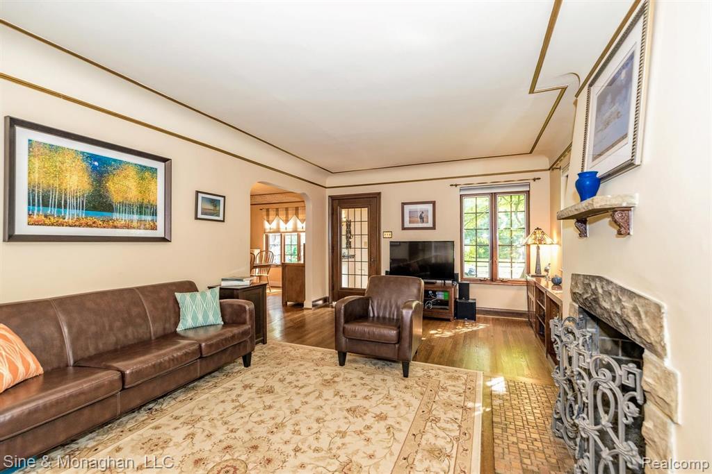 271 McMillan Road Grosse Pointe Farms, MI 48236 - Photo 6 of 40