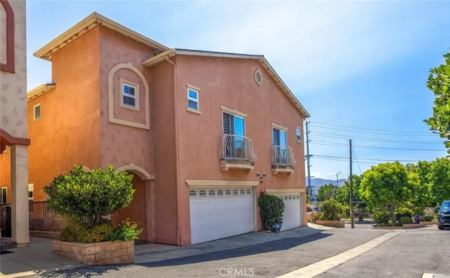 $690,000 | 12385 Osborne Street, Unit 2, Pacoima, CA 91331