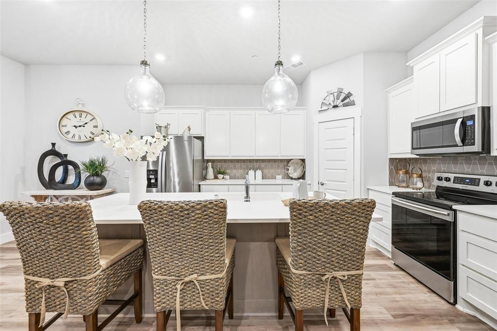7236 Calistoga Lane Grand Prairie, TX 75054 - Photo 19 of 40 a view of kitchen with dining table and chairs