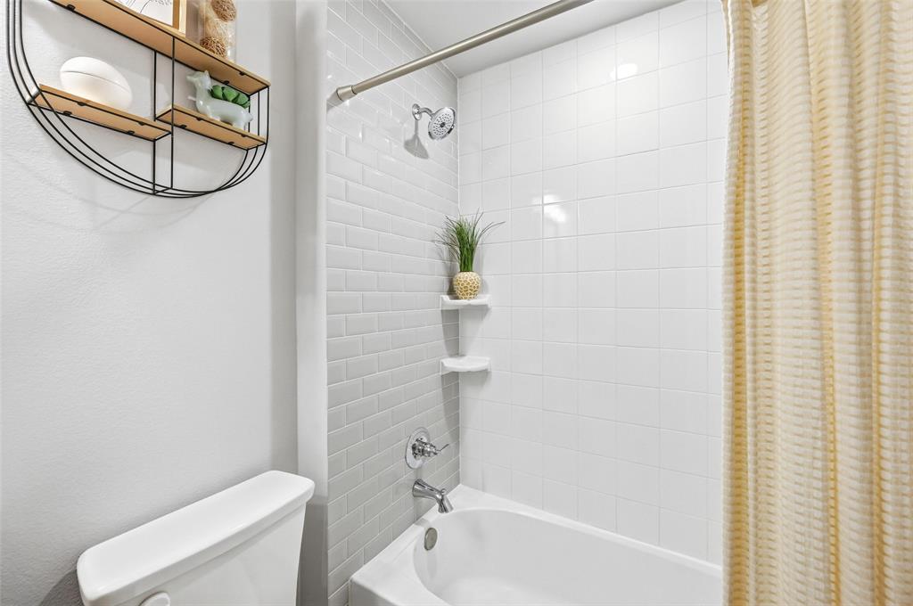 7236 Calistoga Lane Grand Prairie, TX 75054 - Photo 37 of 40 a bathroom with a shower and a toilet
