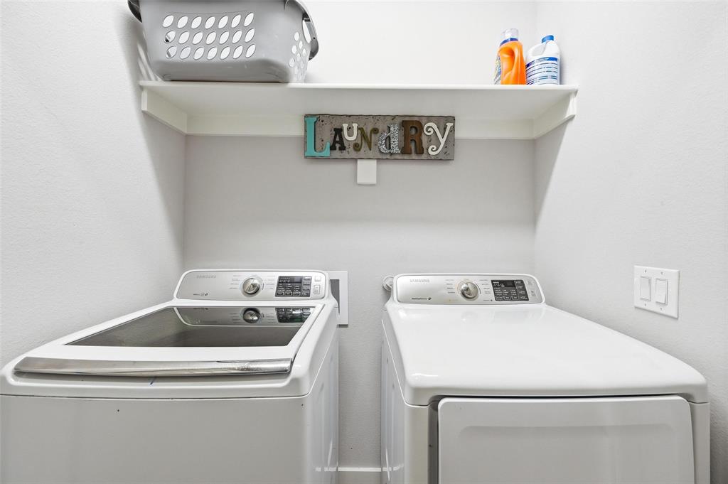 7236 Calistoga Lane Grand Prairie, TX 75054 - Photo 38 of 40 a utility room with dryer and washer