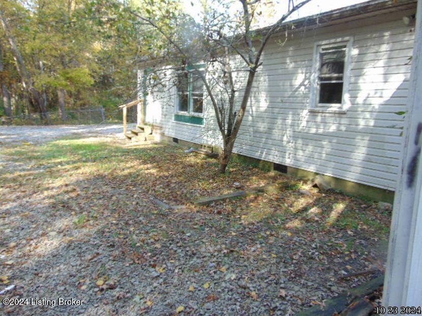 825 West Blue Lick Road Shepherdsville, KY 40165 - Photo 17 of 17 023
