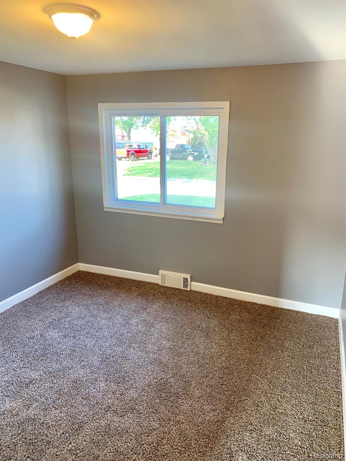 32160 Ruehle Avenue Warren, MI 48093 - Photo 15 of 23 IMG_0114.jpg