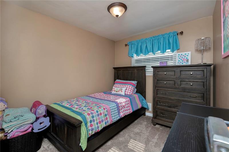 5365 Meadowcrest Road Pittsburgh, PA 15236 - Photo 17 of 25 Gallery Image 17