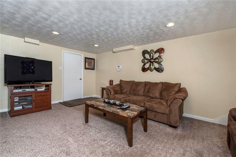 5365 Meadowcrest Road Pittsburgh, PA 15236 - Photo 20 of 25 Gallery Image 20