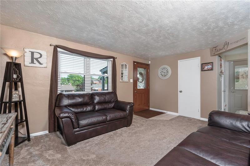 5365 Meadowcrest Road Pittsburgh, PA 15236 - Photo 5 of 25 Gallery Image 5