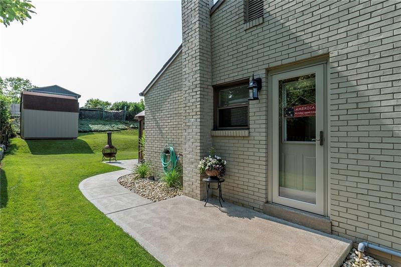 5365 Meadowcrest Road Pittsburgh, PA 15236 - Photo 8 of 25 Gallery Image 8