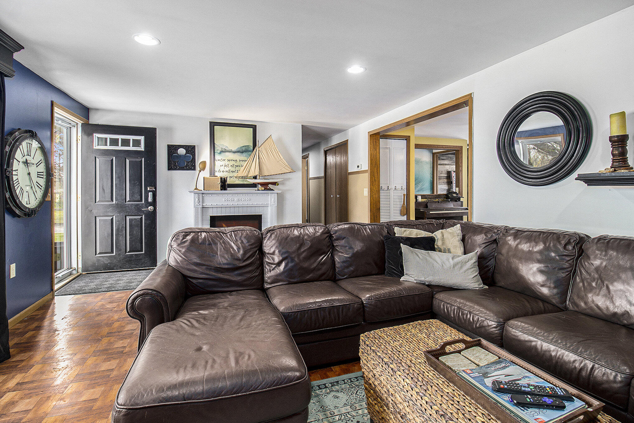 8268 West Deerfield Road Blanchard, MI 49310 - Photo 3 of 28 Living Room