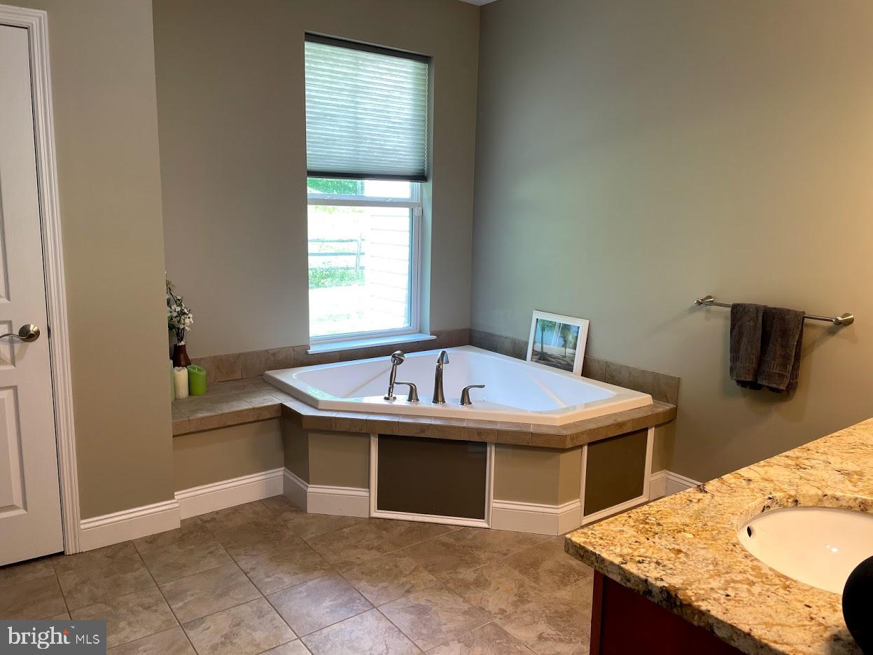 217 Chapel Hill Road Reading, PA 19608 - Photo 23 of 36