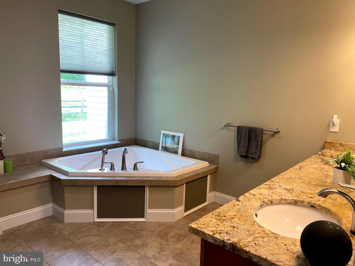 217 Chapel Hill Road Reading, PA 19608 - Photo 24 of 36