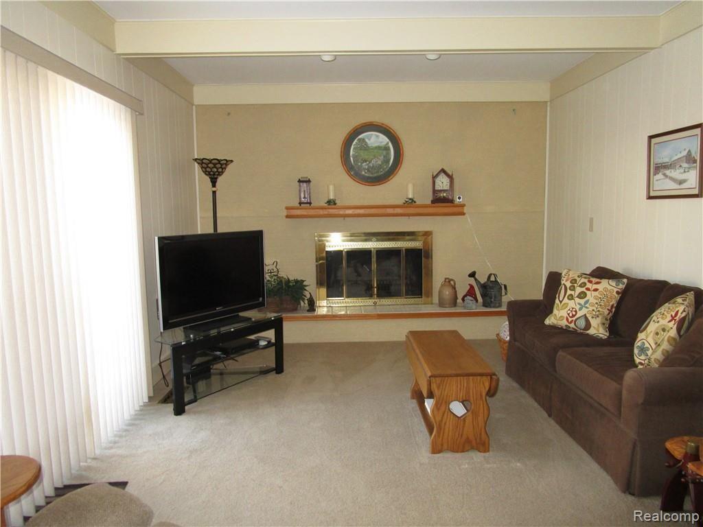 16000 Riverside Drive Livonia, MI 48154 - Photo 2 of 35 IMG_8200.JPG