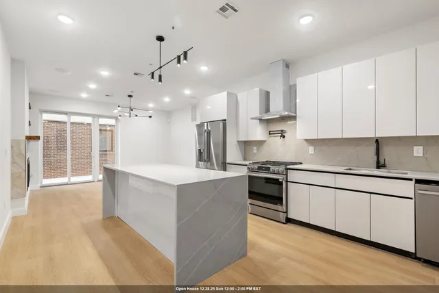 $829,000 | 192 Cambridge Avenue, Unit 1, Jersey City, NJ 07307