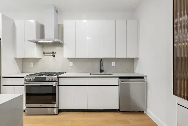 $829,000 | 192 Cambridge Avenue, Unit 1, Jersey City, NJ 07307