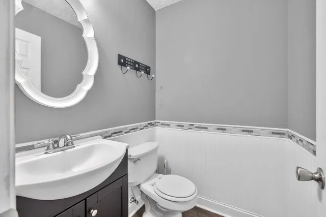 a bedroom with furniture and a ceiling fan