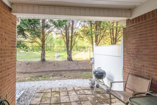 a view of a house with backyard and garden