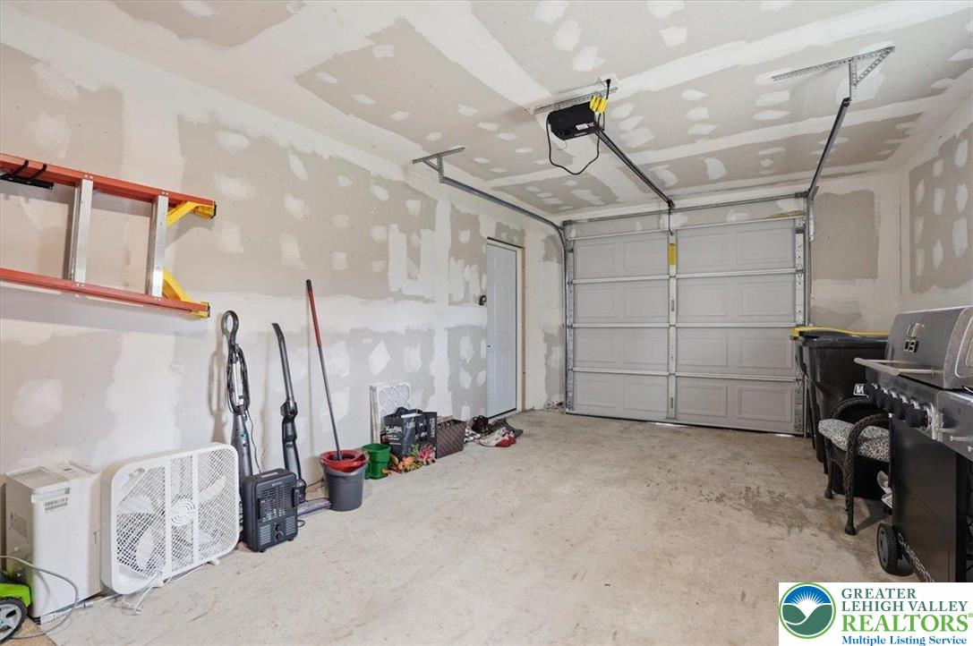 1647 4th Street Bethlehem, PA 18020 - Photo 37 of 54 Garage