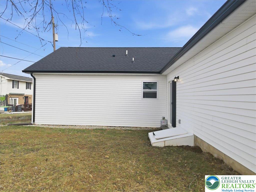 1647 4th Street Bethlehem, PA 18020 - Photo 45 of 54 Side view