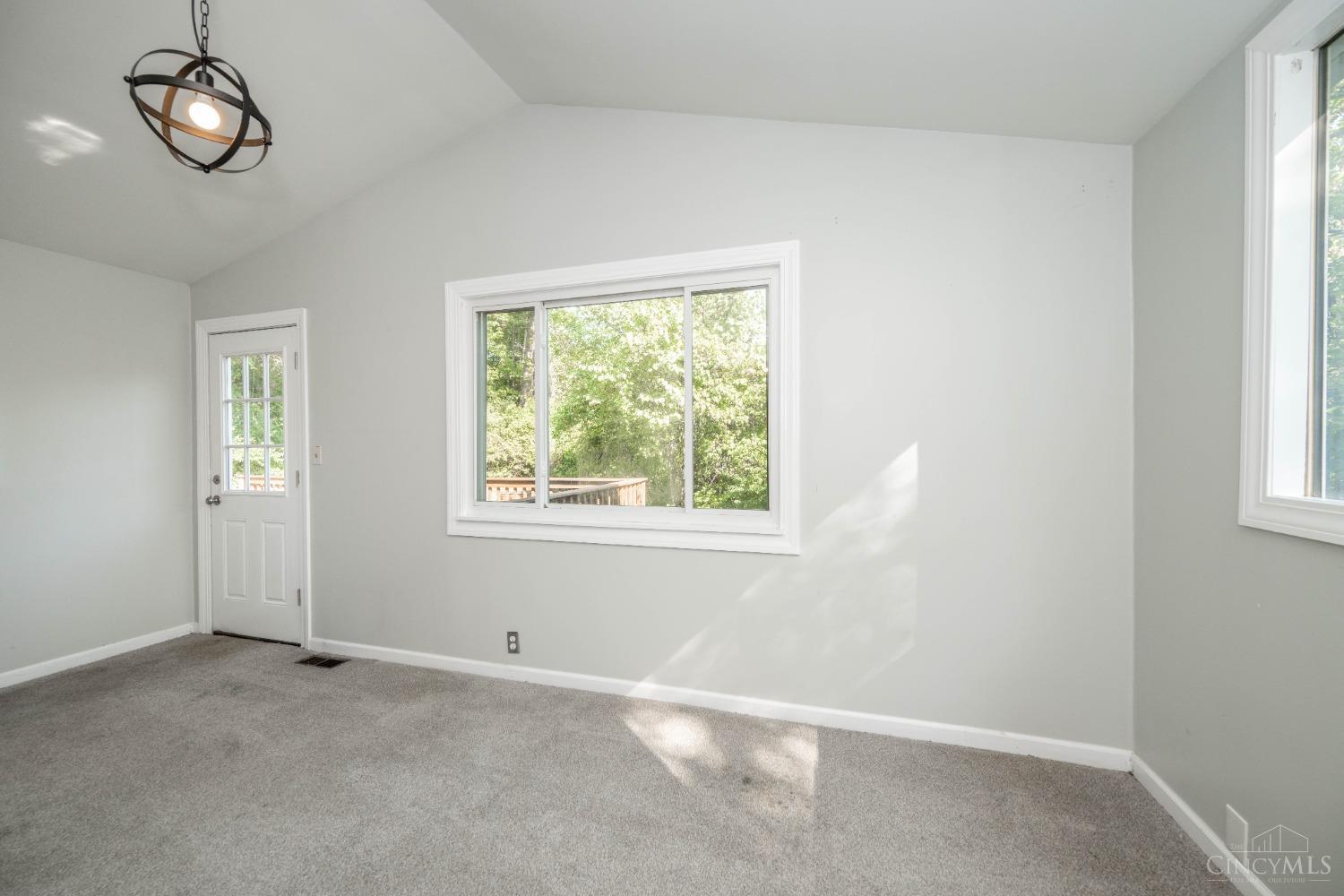 214 Ridgeway Road Cincinnati, OH 45216 - Photo 13 of 39