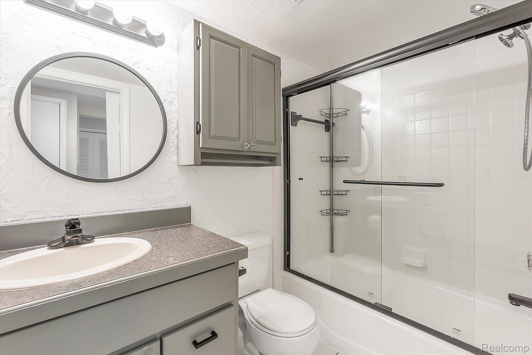 505 West Highland Road, Unit C12 Howell, MI 48843 - Photo 15 of 23 Full Bath