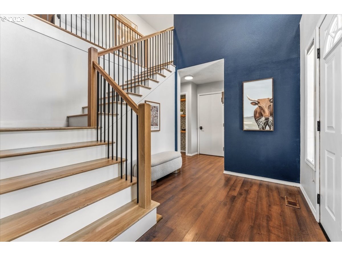 530 Southwest 167th Avenue Beaverton, OR 97006 - Photo 6 of 48 Staircase
