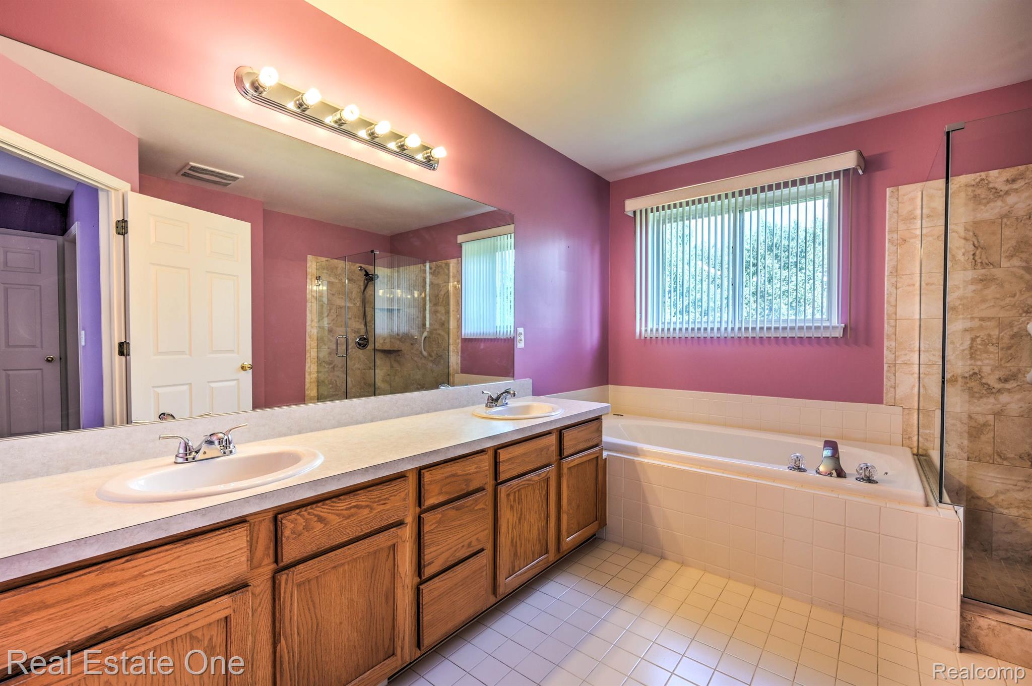 1400 Lee Wood Ridge Road Walled Lake, MI 48390 - Photo 22 of 42 Primary Bathroom View 1