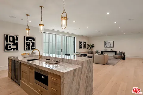 $19,995,000 | 1072 Amalfi Drive, Pacific Palisades, CA 90272