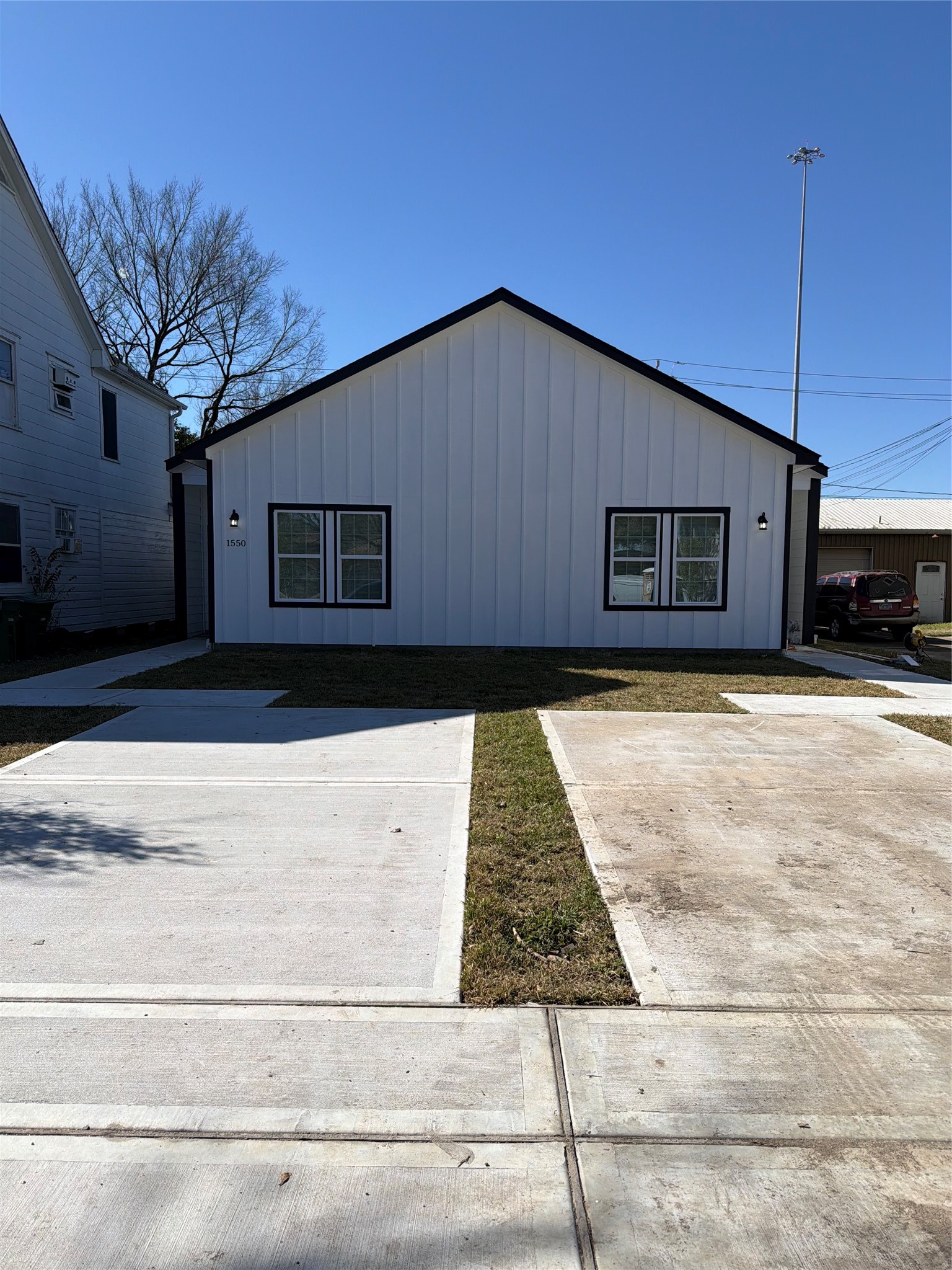 1546 Lombardy Street Houston, TX 77023 - Photo 3 of 9