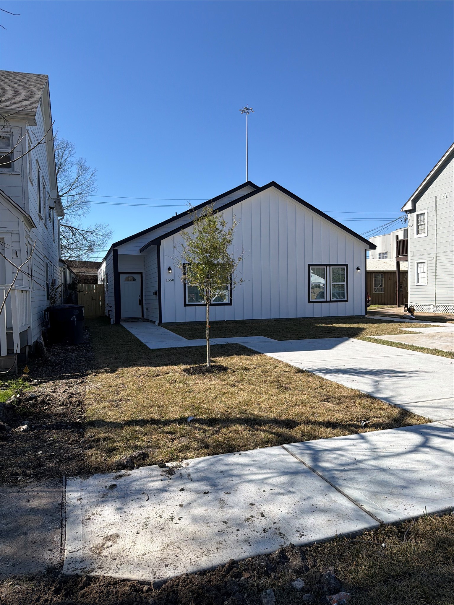 1546 Lombardy Street Houston, TX 77023 - Photo 7 of 9