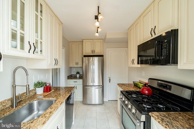 $860,000 | 205 Commonwealth Avenue, Alexandria, VA 22301