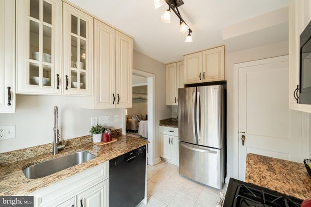 $860,000 | 205 Commonwealth Avenue, Alexandria, VA 22301