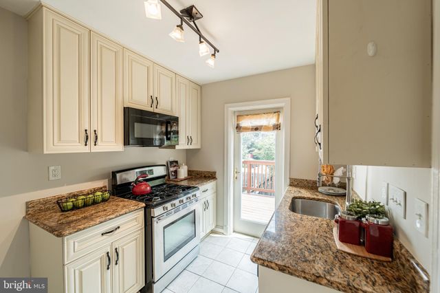 $860,000 | 205 Commonwealth Avenue, Alexandria, VA 22301