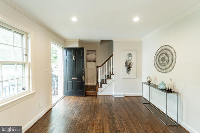 $860,000 | 205 Commonwealth Avenue, Alexandria, VA 22301