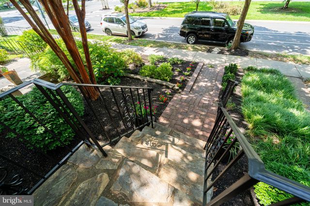 $860,000 | 205 Commonwealth Avenue, Alexandria, VA 22301