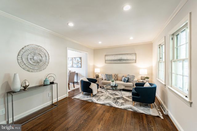 $860,000 | 205 Commonwealth Avenue, Alexandria, VA 22301