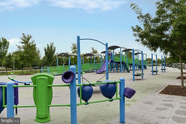 $860,000 | 205 Commonwealth Avenue, Alexandria, VA 22301