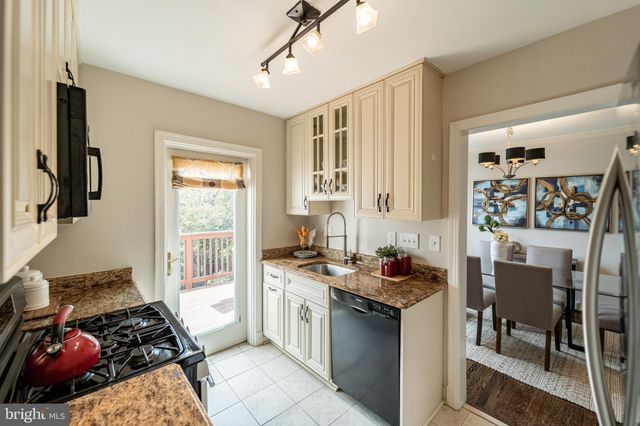 $860,000 | 205 Commonwealth Avenue, Alexandria, VA 22301