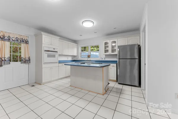 $525,000 | 90 Wilds Cove Road, Franklin, NC 28734