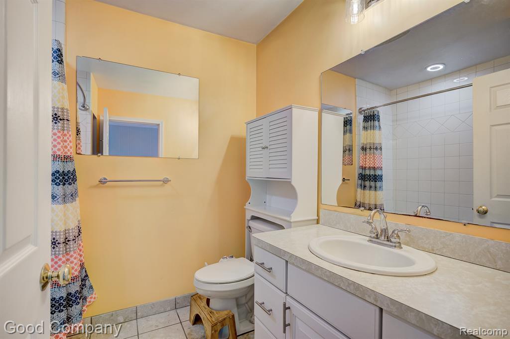 585 Roth Boulevard Clawson, MI 48017 - Photo 19 of 39
