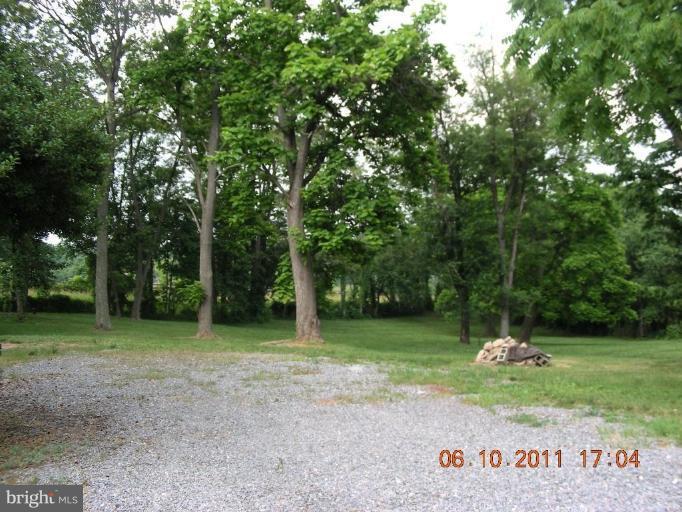22115 Slidell Road Boyds, MD 20841 - Photo 2 of 24 Back yard
