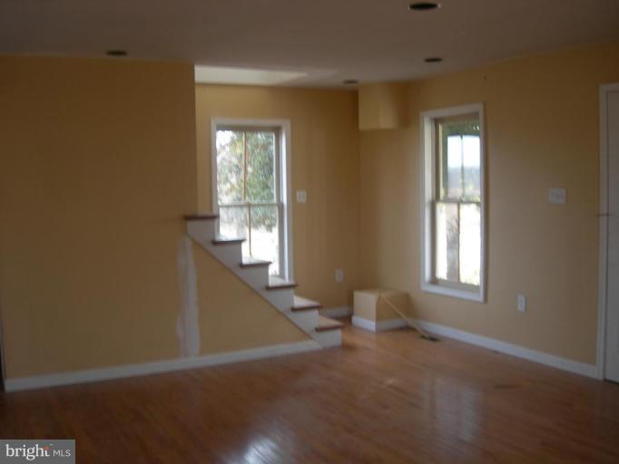 22115 Slidell Road Boyds, MD 20841 - Photo 4 of 24 Living Room